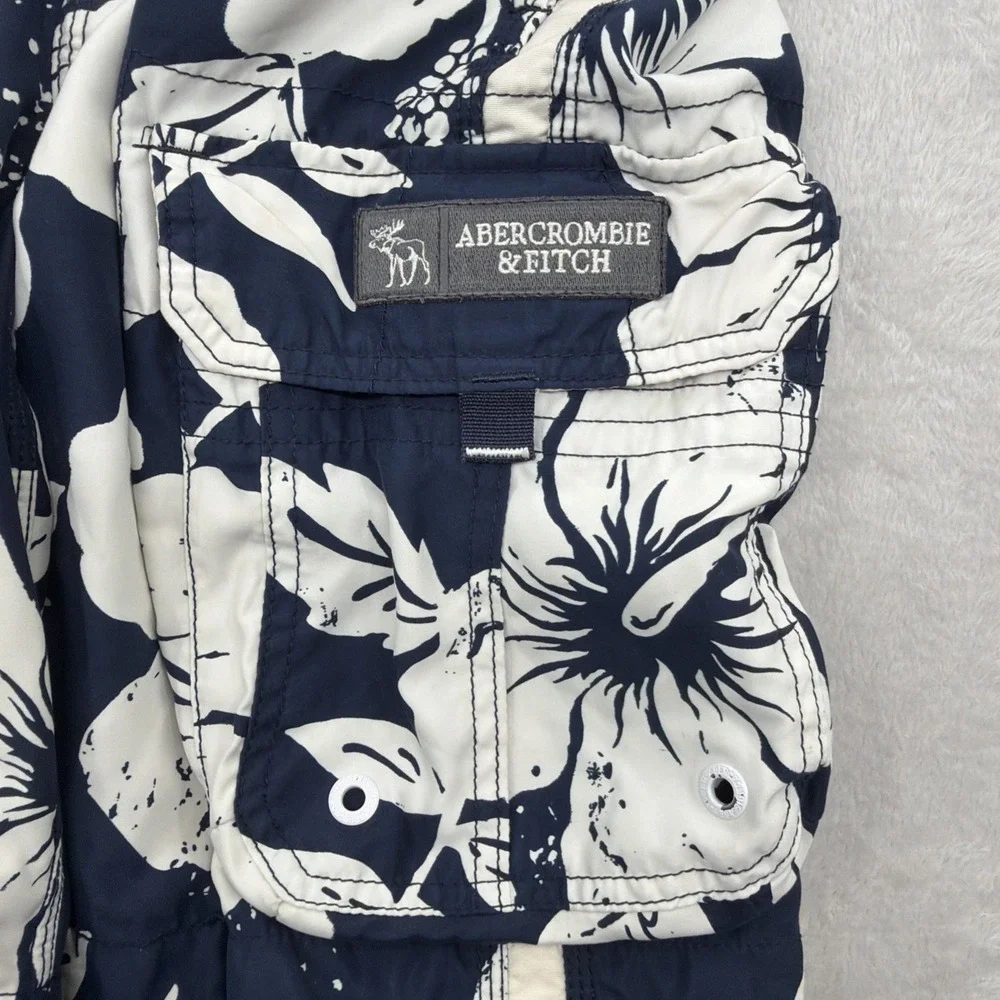 VTG Y2K Abercrombie Tugger Board Shorts Mens M Blue All Over Floral Cargo Swim